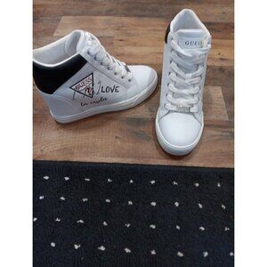 Guess Hi-Top White 1981 Los Angeles Women Sneakers Sz 8.5 Hidden Heel Never Worn
